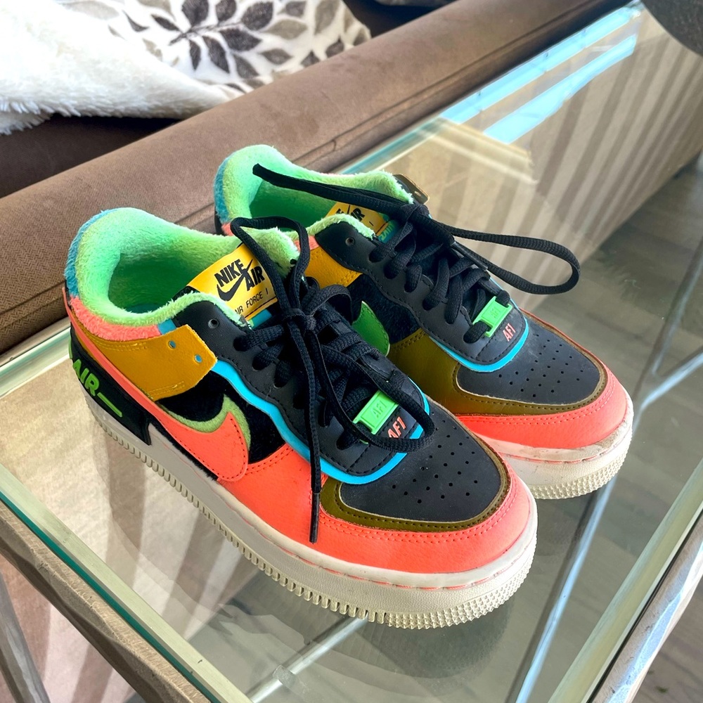 Women Air Force One Shadows
